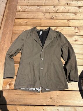 Volcom Olive Green Lightweight Men's Jacket front logo bottom left.Inside pocket